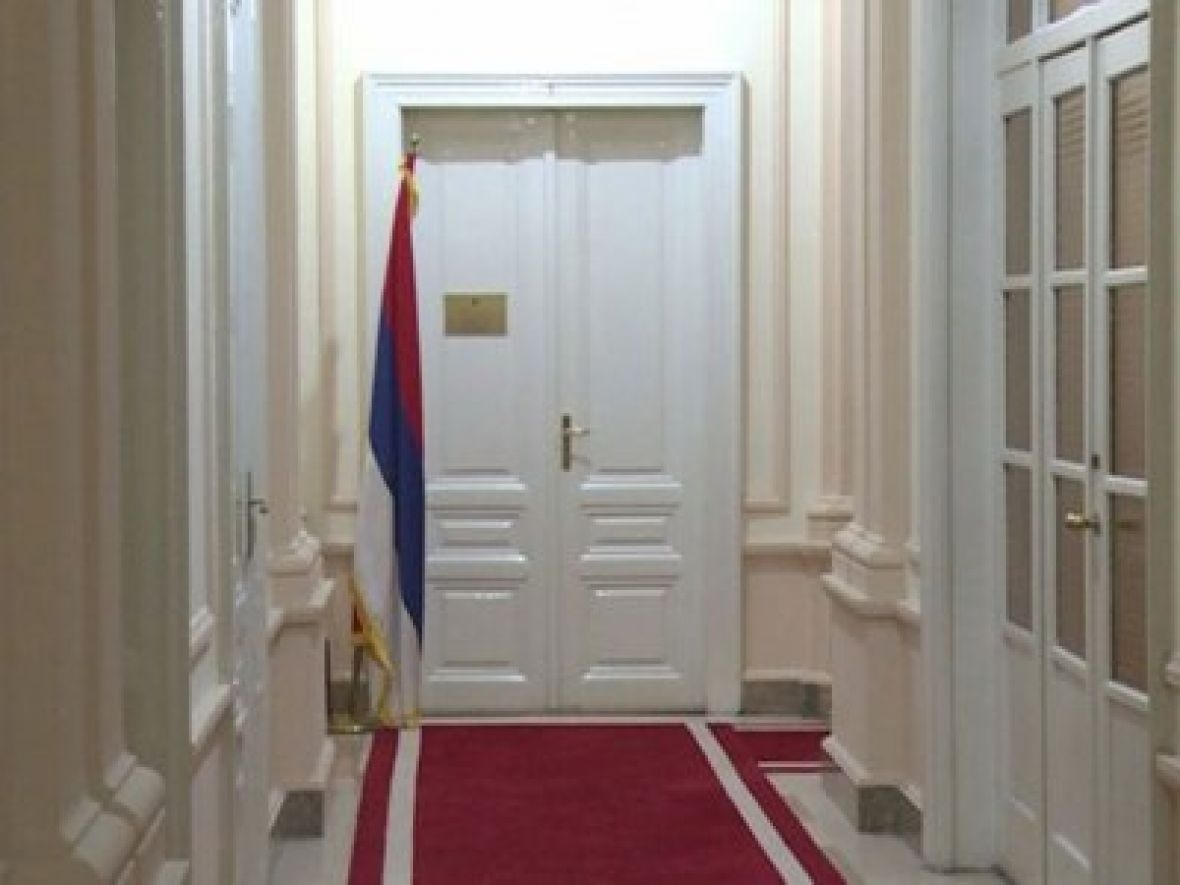 Vraćena zastava RS ispred kabineta Dodika