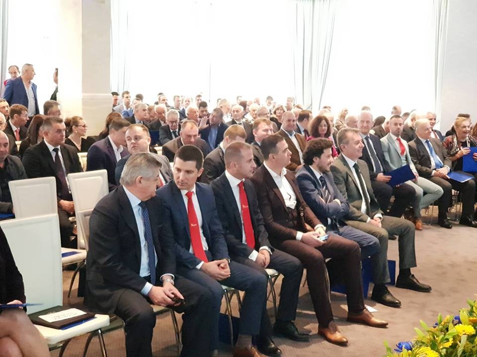 Menadžer Budve sjedio tokom intoniranja crnogorske himne
