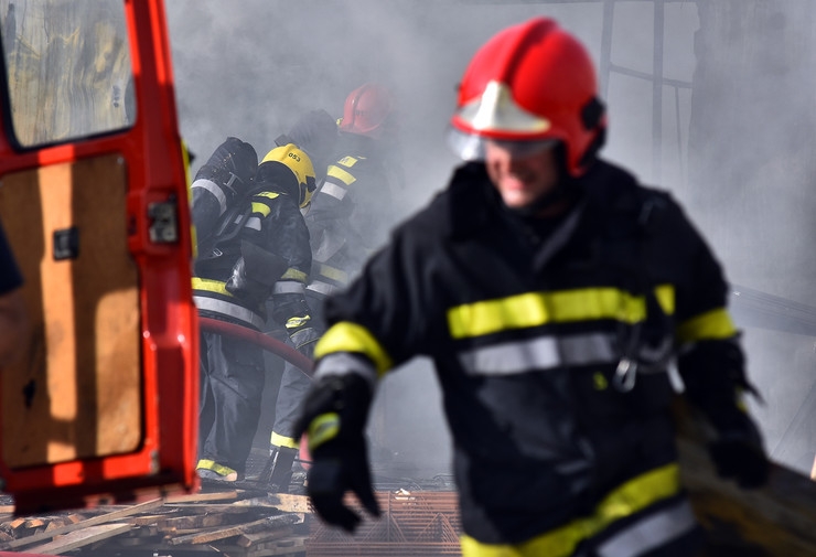 U požaru na Vračaru stradao muškarac