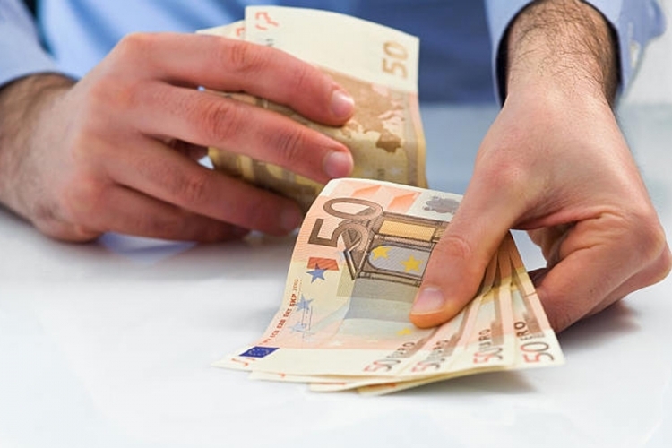 Sjutra počinje isplata materijalnih davanja iz socijalne i dječje zaštite