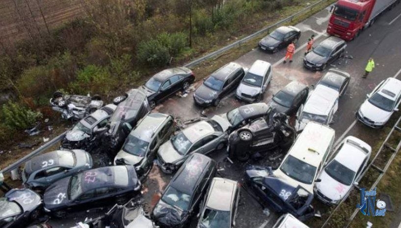 Kina: Šleper udario u grupu vozila na naplatnoj rampi, 15 mrtvih, preko 40 povrijeđenih