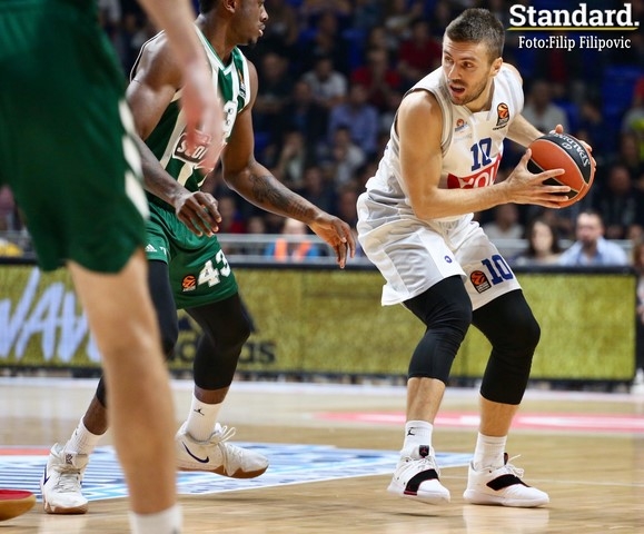 FOTO – Tribine u “Morači” pune: Marković i Vuković bodre “plavo bijele”