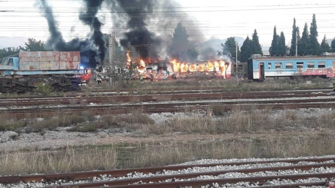 POŽAR NA ŽELJEZNIČKOJ STANICI: Izgorio vagon i kiosk