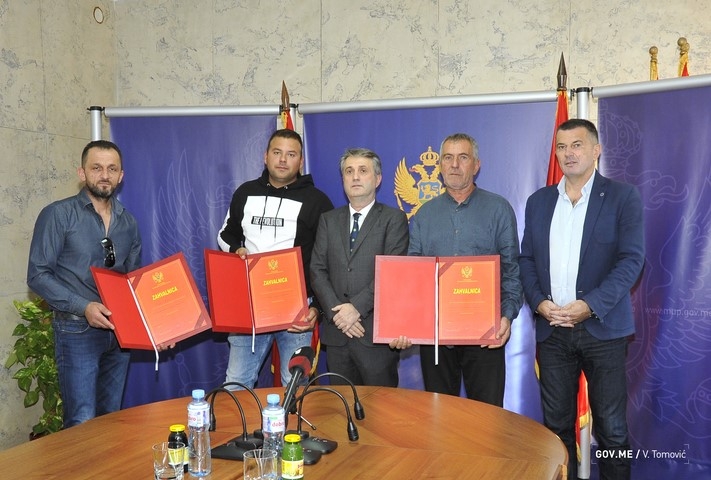 Nuhodžić sa hrabrim spasiocima četvoročlane porodice: “Vaš podvig predstavlja iskaz lične plemenitosti i vjere u ljude, što ovo djelo čini još većim”