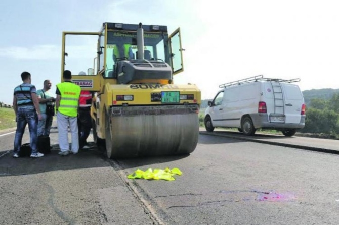 Nišlija poginuo na Cetinju: Valjak se prevrnuo i prikliještio radnika