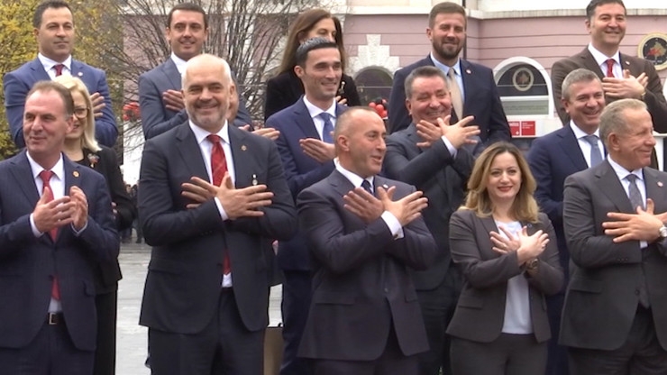 Rama pozvao Haradinaja da započne izradu “zajedničke strategije ujedinjenja Albanaca do 2025.”