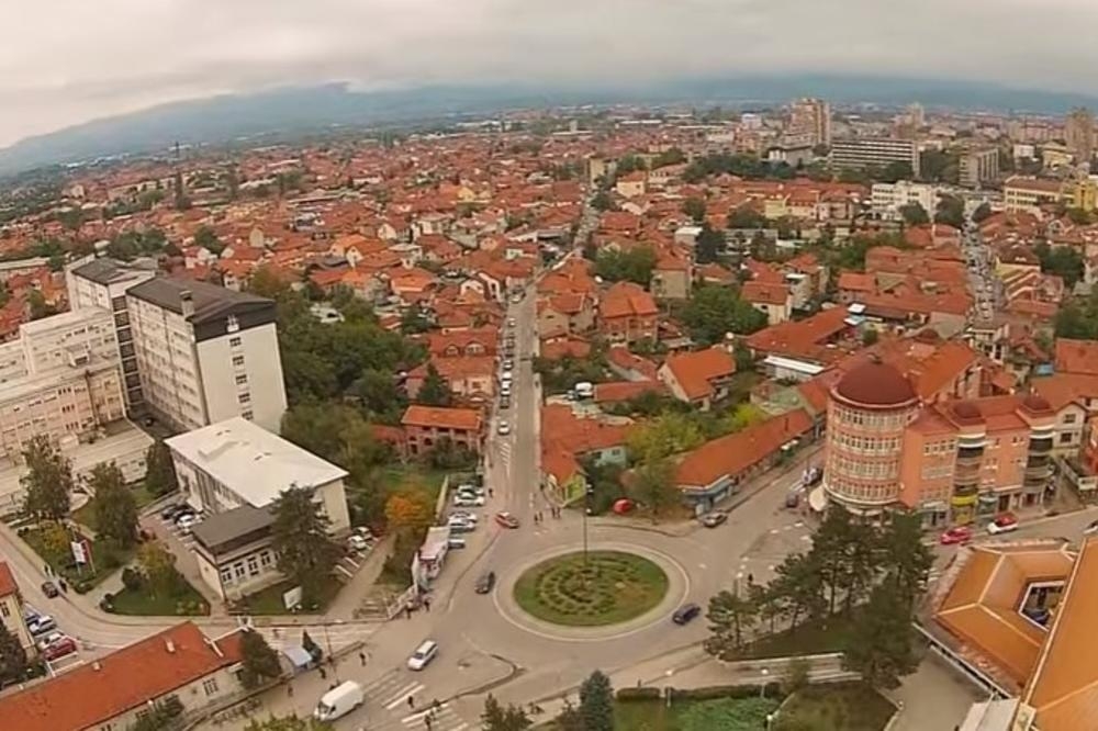 Užas u Leskovcu: Majka bacila tromjesečnu bebu sa zgrade?