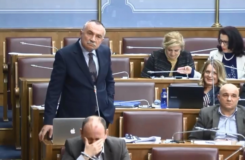 VIDEO Radulović poručio u Skupštini: “Vučiću bih bombu bacio”