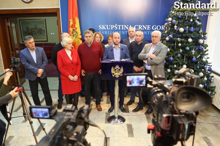 Poslanici DF-a poručili: Ne vjerujemo da će Ustavni sud osloboditi Medojevića i Kneževića, opozicija da nas podrži