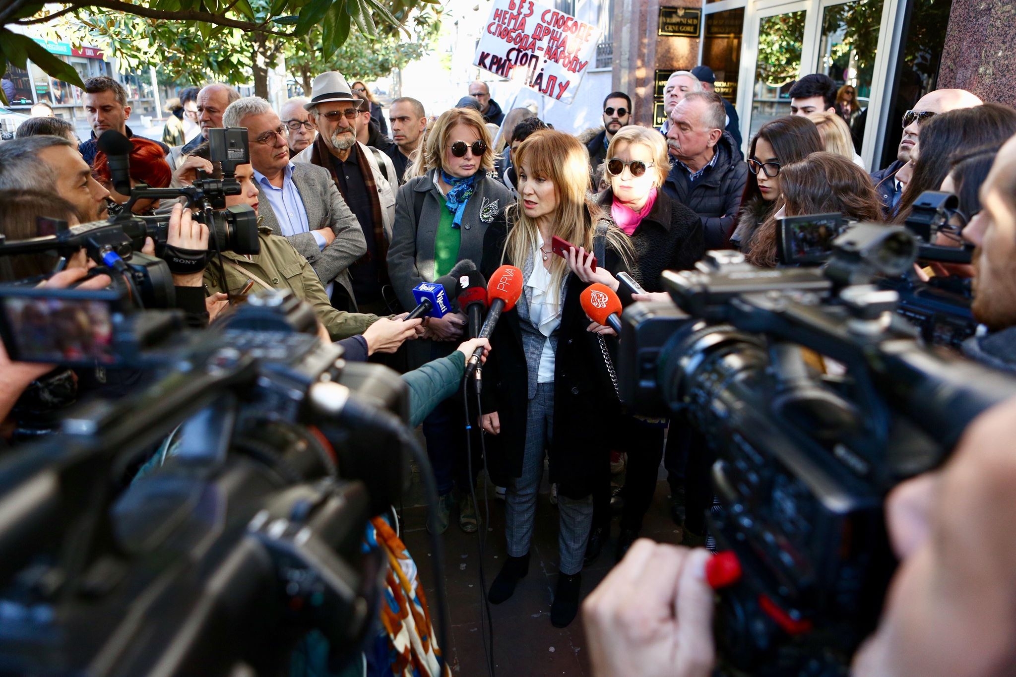 Mandić poziva pristalice DF-a na proteste, Marina Medojević: Ovo je protivzakonito, Nebojšu su kidnapovali “crnokapaši”