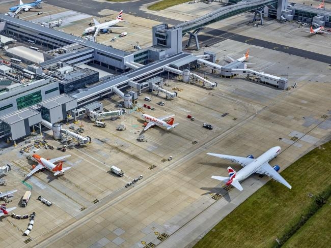 Dronovi nad pistom, zatvoren aerodrom u Londonu