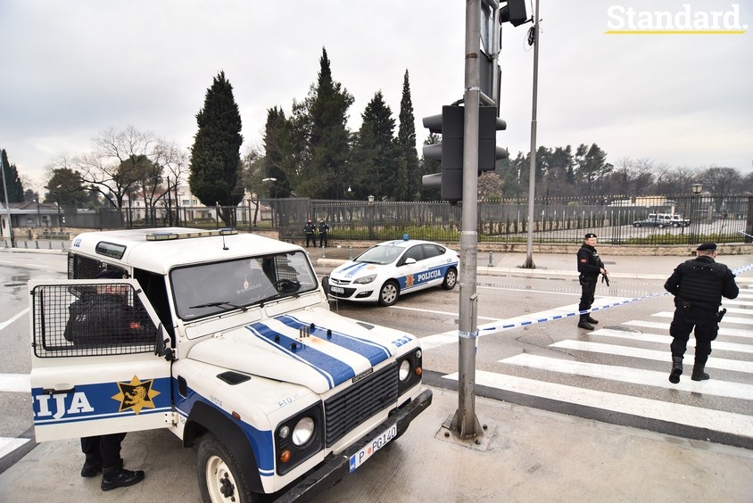 Pojačane policijske aktivnosti u Podgorici: Oduzeta droga, pištolji, fantomka, noževi, uhapšena jedna osoba
