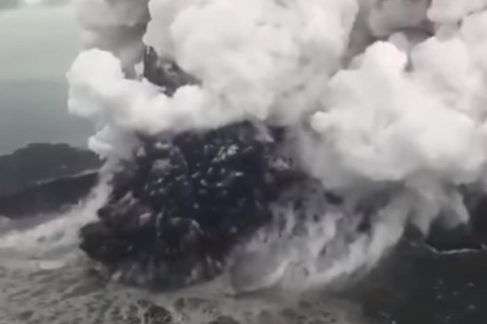 PANIKA! Nova erupcija vulkana u Indoneziji! Ubio 300 ljudi i ponovo prijeti: Strah od drugog cunamija! (VIDEO)