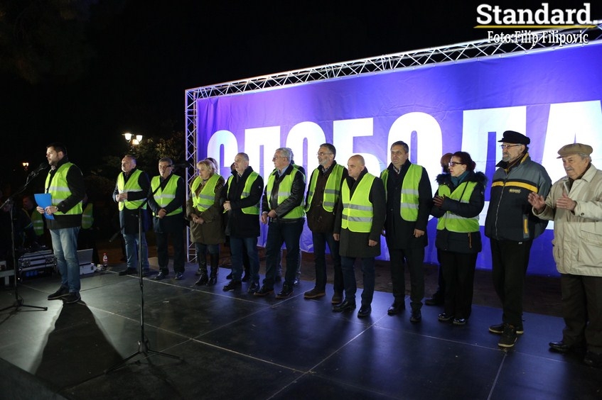 Medojević još u Spužu, Knežević u Skupštini: Poslanicima DF-a nijesu uručena rješenja Ustavnog suda
