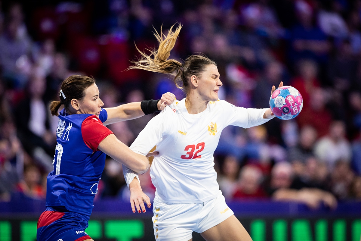 Crnogorske rukometašice poražene od Rusije, navijači poručuju: Svaka borba je pobjeda