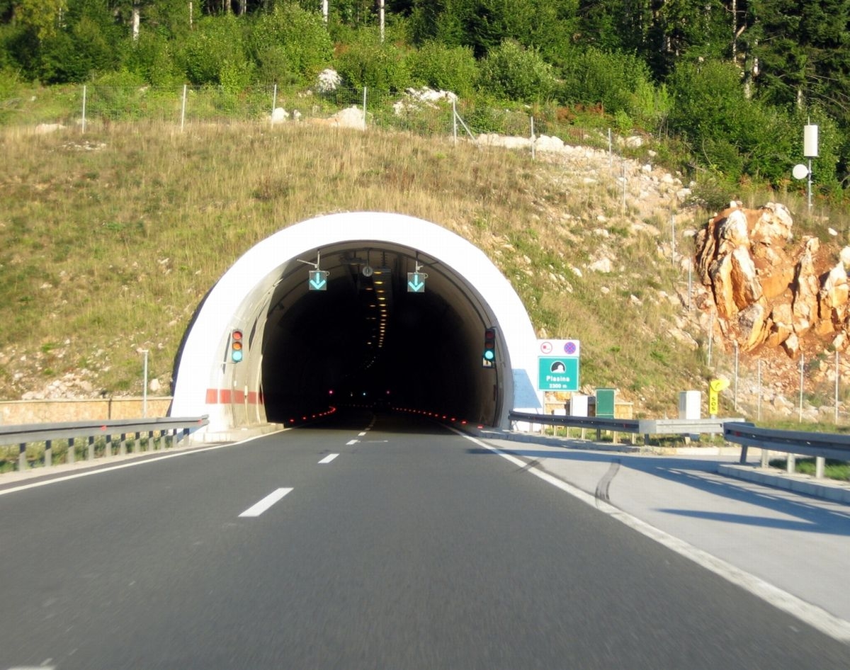 Na 20 kilometara čak 24 tunela