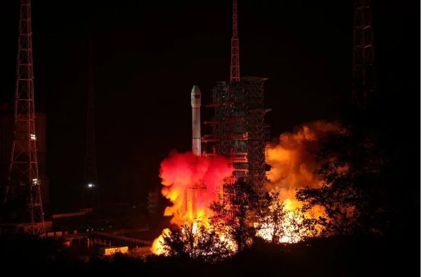 Kinezi lansirali Chang'e-4, prvi rover koji će sletjeti na “tamnu stranu” Mjeseca