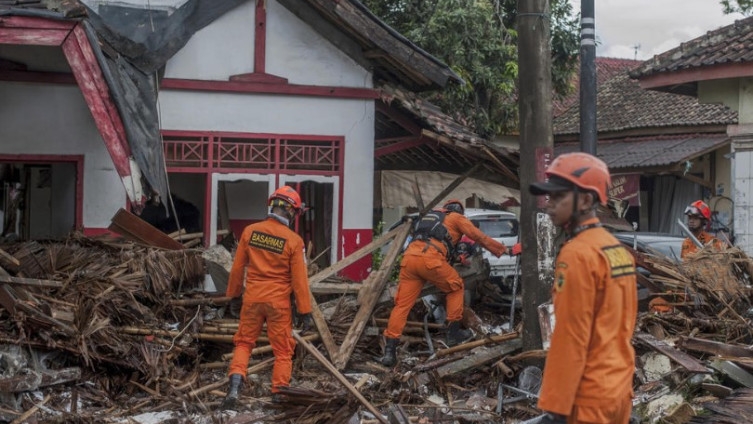 Tužna ispovjest Indonežanina: Morao sam birati koga da spasim – majku i dijete ili suprugu