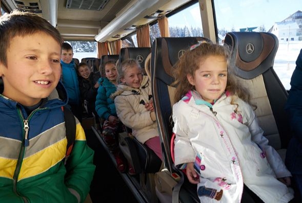Riješen višegodišnji problem: Učenicima iz poddurmitorskih sela obezbijeđen prevoz