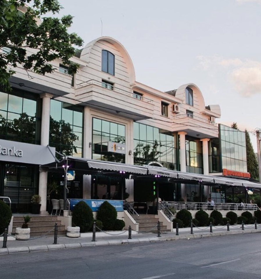 Demoliran cafe Martini u Tuzima: Privedeno 10 osoba