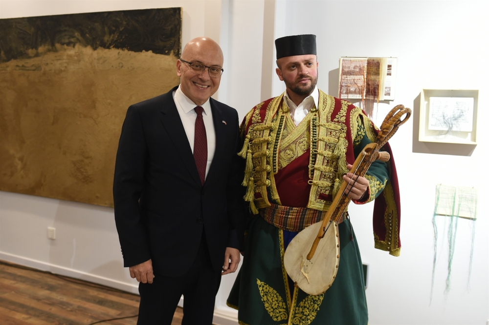 Stigao odgovor Srbije: Nastupom u Kini nijesmo uzeli tuđe, gusle su srpska baština