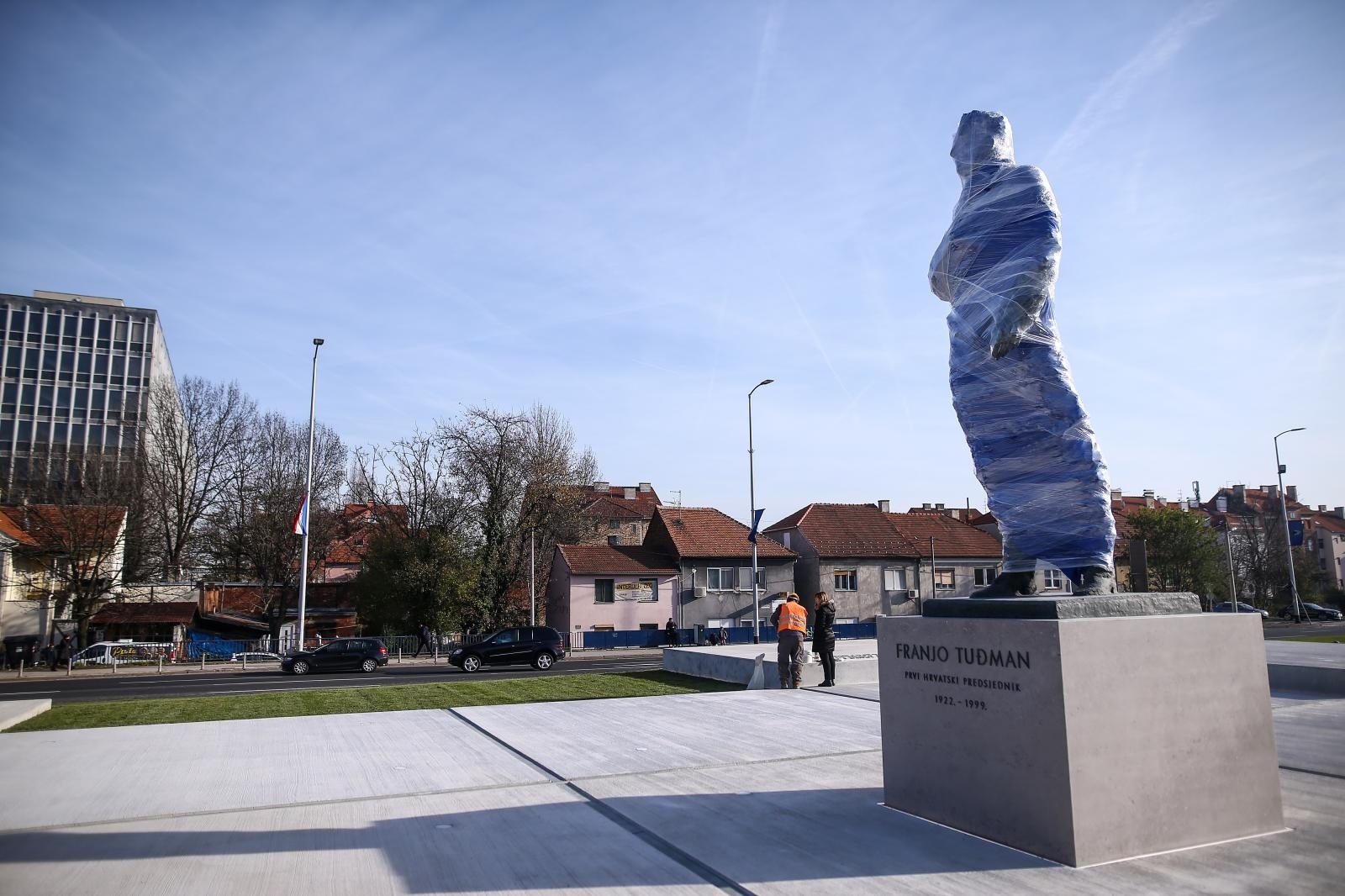 Otkriven spomenik Tuđmanu; Kolinda: Zadužio je Hrvatsku