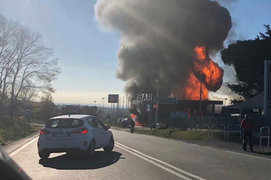 Eksplozija na benzinskoj u Rimu, dvije osobe poginule