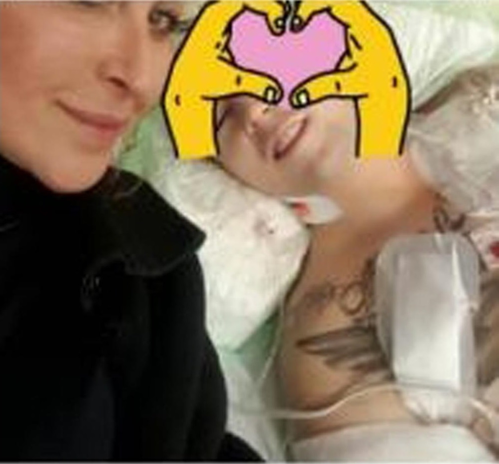 Majka Stefana Vilotijevića demantovala medijske natpise fotografijom iz bolnice: “On je živ i zajedno smo”