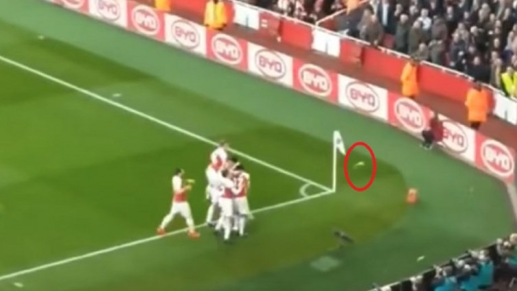 Gađao Aubamejanga bananom pa doživotno izbačen sa stadiona
