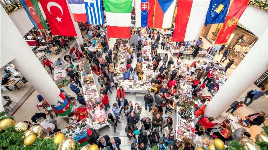 Otvoren 10. diplomatski Božićni bazar