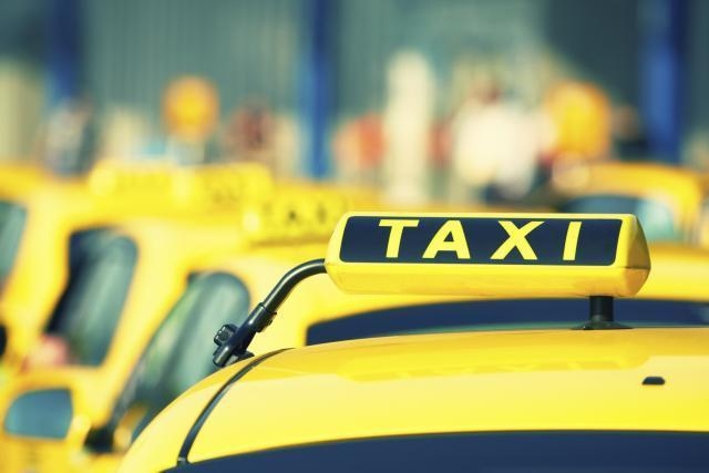 Podgorica: Nelegalno taksirao pa napao komunalne policajce