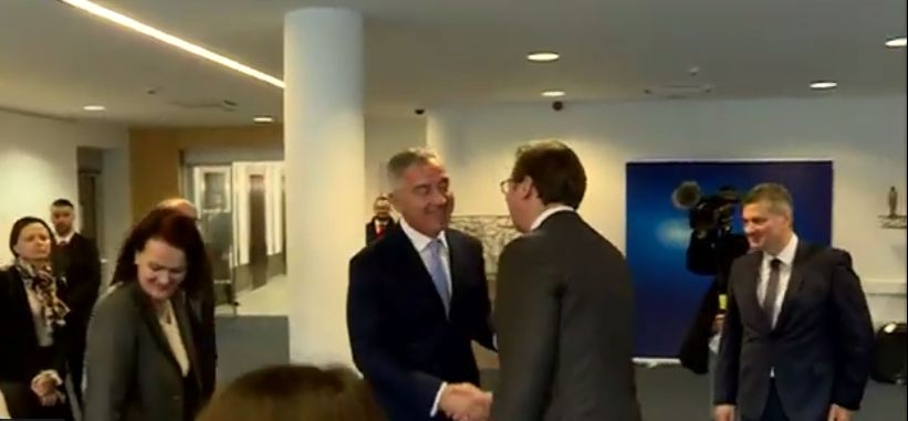 I pored zategnutih odnosa Beograda i Podgorice: Vučiću slava, poslužio Đukanovića posnom pitom u Briselu