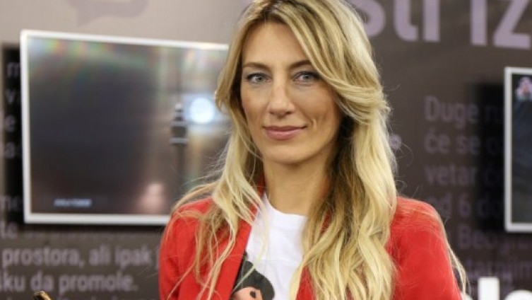 Objavila fotografiju u zlatnom bikiniju: Ana Stanić slavi 43. rođendan