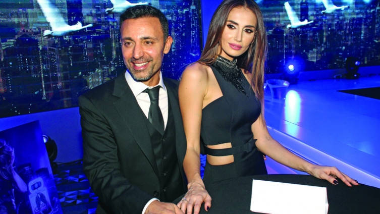 Emina i Mustafa ponovo zajedno: Zagrlio je pred svima, ne krije da je voli