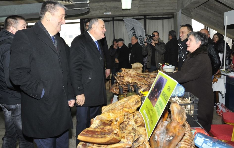 Simović u Nikšiću otvorio “Novogodišnji sajam lokalnih proizvoda”: Poljoprivreda sve više prepoznata kao šansa za uspješan biznis