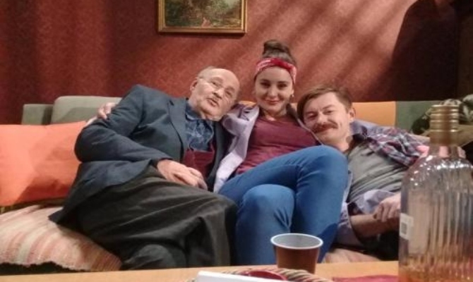 Dobila ulogu: Nikšićanka Anja Drljević u kultnoj seriji ”Lud,zbunjen normalan”