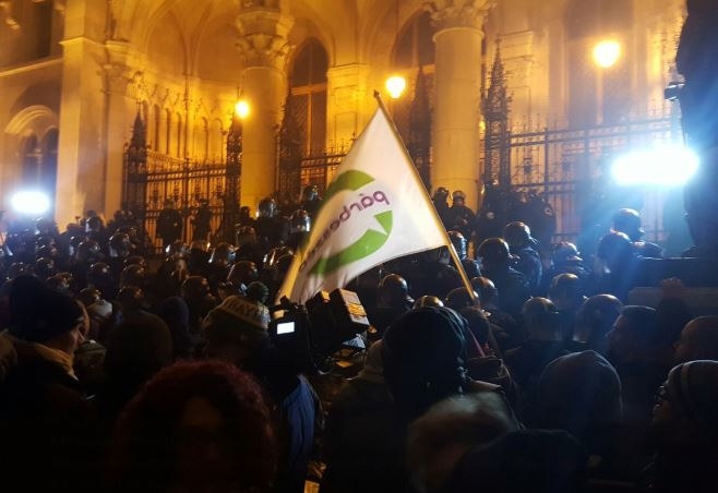 VIDEO: Haos u Budimpešti, sukob policije i demonstranata