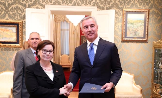 Rajnke predala akreditivna pisma Đukanoviću: NATO učvrstio slobodu i demokratiju u CG