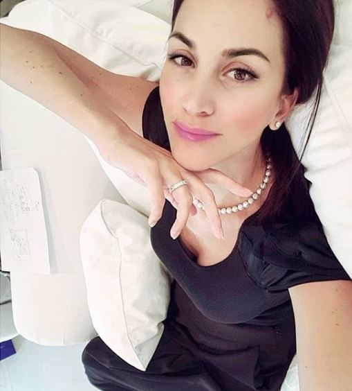 Bivša misica napravila fotku kako uživa u RASKOŠI u Dubaiju, a onda su fanovi primijetili da nešto NIJE KAKO TREBA!