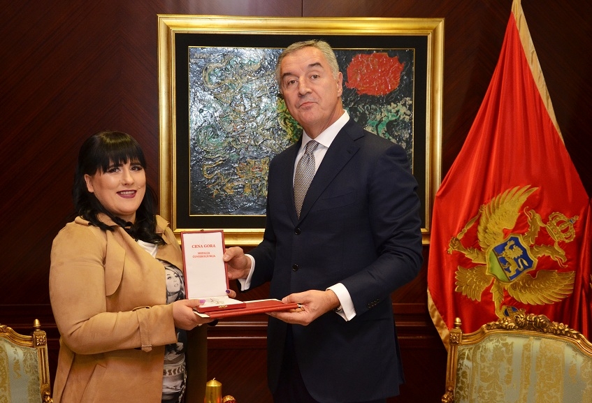 Đukanović uručio medalju čovjekoljublja Konstantini Maraš koja je donirala bubreg svom sugrađaninu