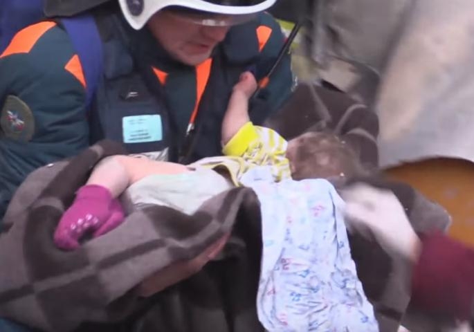 Odavali su počast poginulima, a onda se začuo dječiji plač: Mali Ivan preživeo 35 sati na minus 17