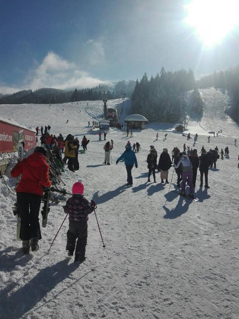 FOTO: Magični izlazak sunca na Bjelasici i skijalište koji vrvi od gostiju