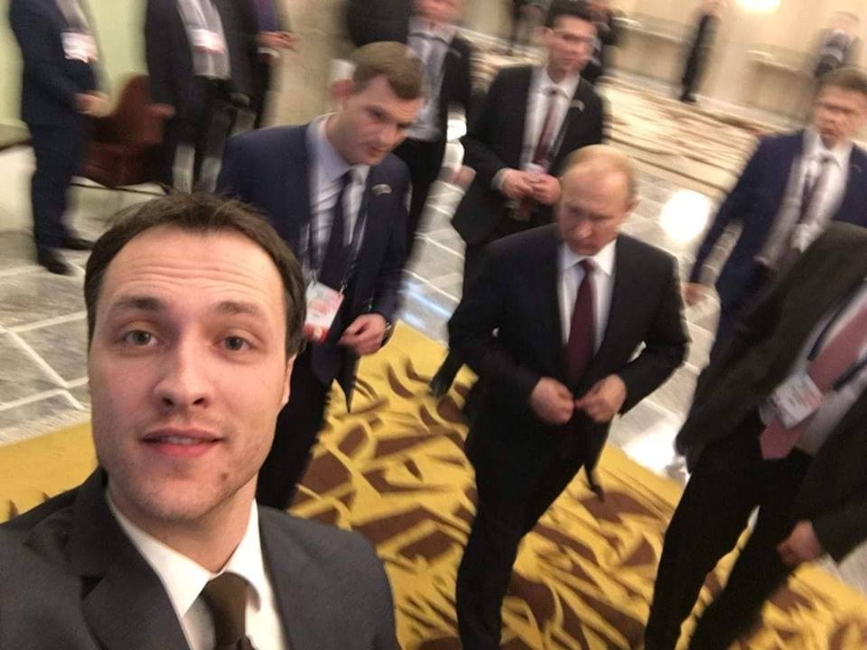 Milačić izazvao skandal na ručku sa Putinom: Prišao mu sa leđa i napravio selfi, obezbjeđenje ga udaljilo