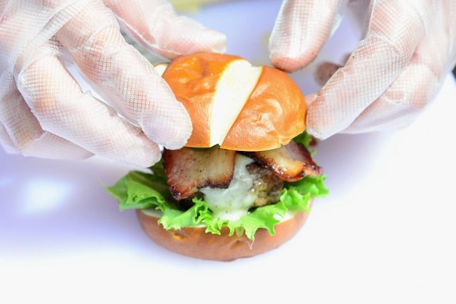 Revolucija u ishrani: Nova verzija hamburgera sa laboratorijskim mesom