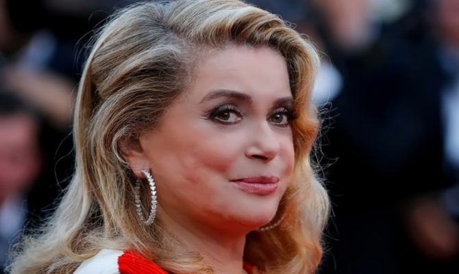 Katrin Denev prodaje svoju odjeću visoke mode