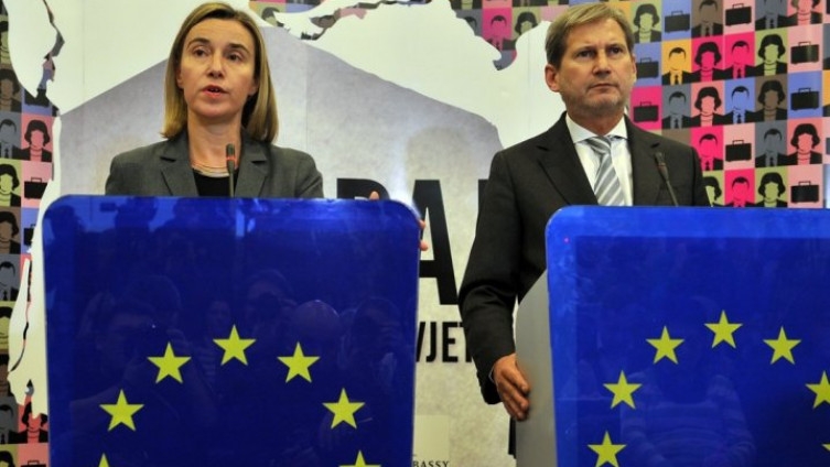 Oglasili se Mogerini i Han: Svim srcem čestitamo na glasanju u Parlamentu Makedonije