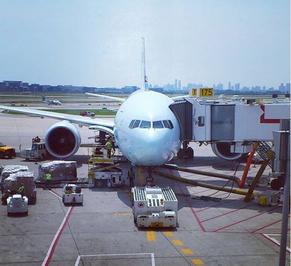 Student želio da spriječi roditelje da mu dođu u goste, pa javio da je bomba u avionu