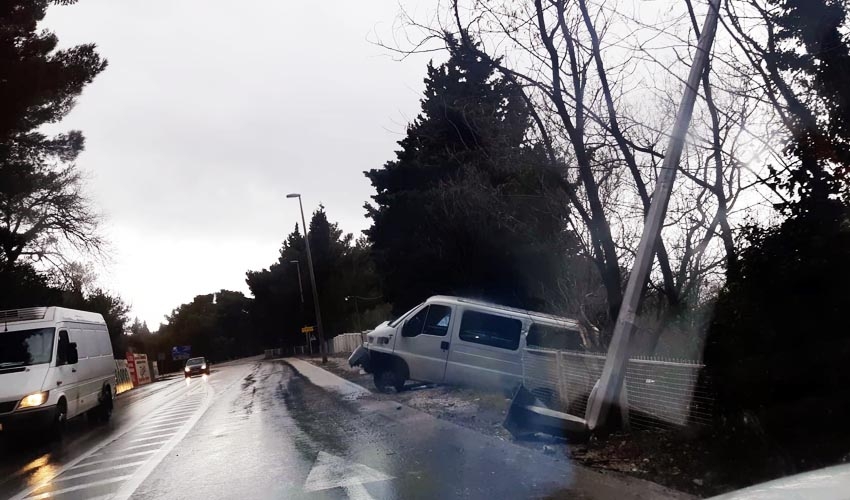 Nezgoda na Ratcu, kombi sletio sa magistrale
