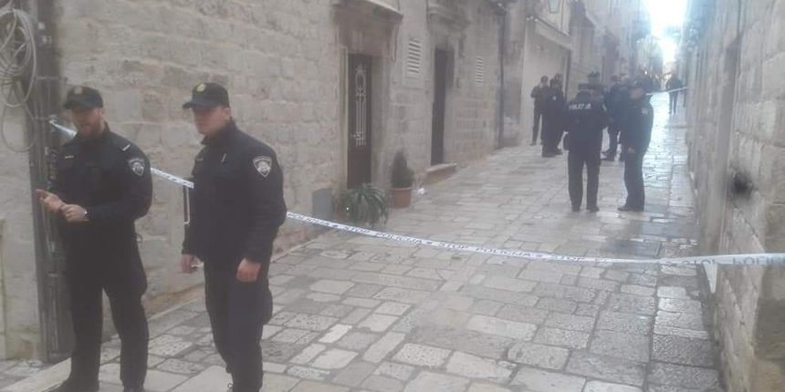 Troje mrtvih u stanu u centru Dubrovnika, jedna osoba ranjena