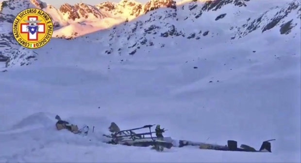 Nesreća iznad Alpa: Pet mrtvih u sudaru aviona i helikoptera